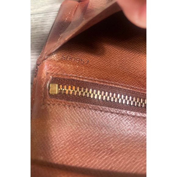 Authentic Louis Vuitton Vintage French Kisslock Long Wallet - Picture 9 of 16